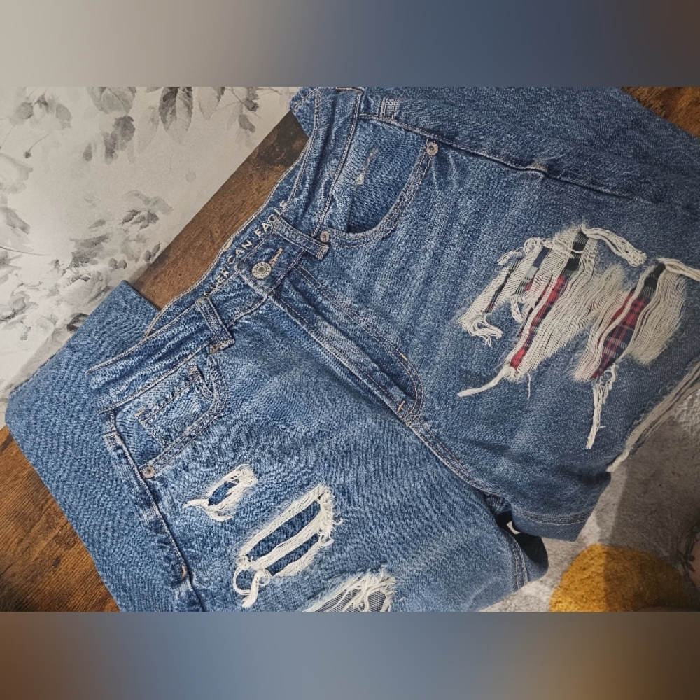 American Eagle Outfitters Women's Blue Distressed Jeans